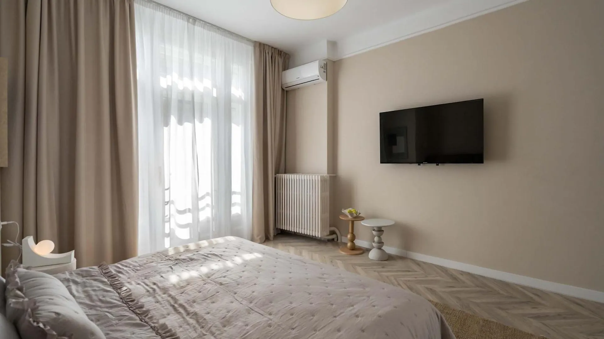 Elegant 3Br Retreat - Steps Away Cismigiu Gardens Apartment Bucureşti 0*,