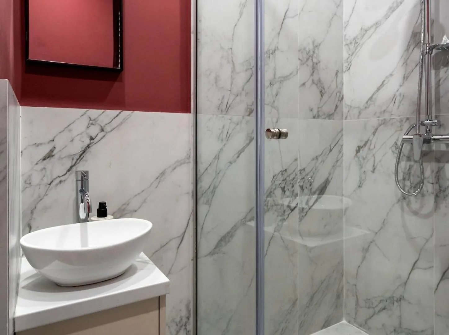 Elegant 3Br Retreat - Steps Away Cismigiu Gardens Apartment Bucureşti