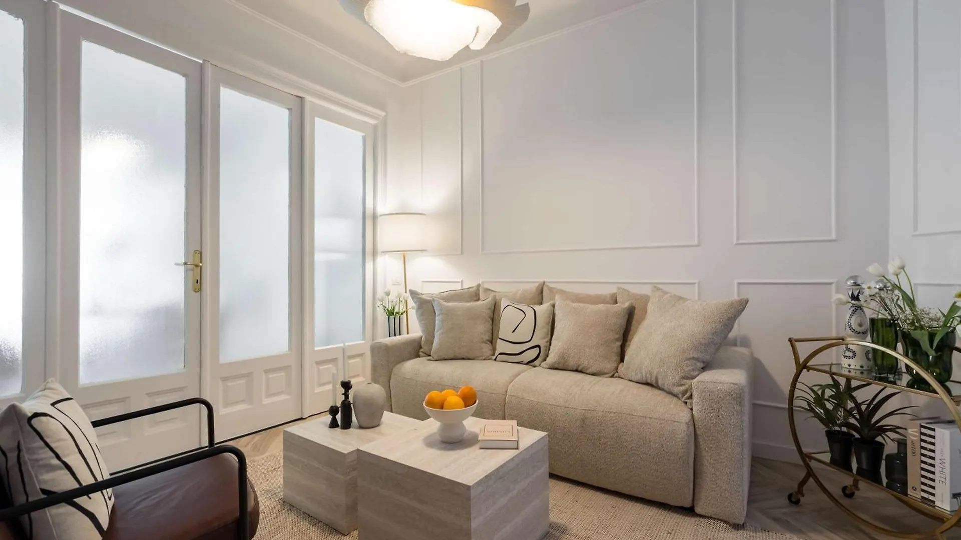 Elegant 3Br Retreat - Steps Away Cismigiu Gardens Apartment Bucureşti România