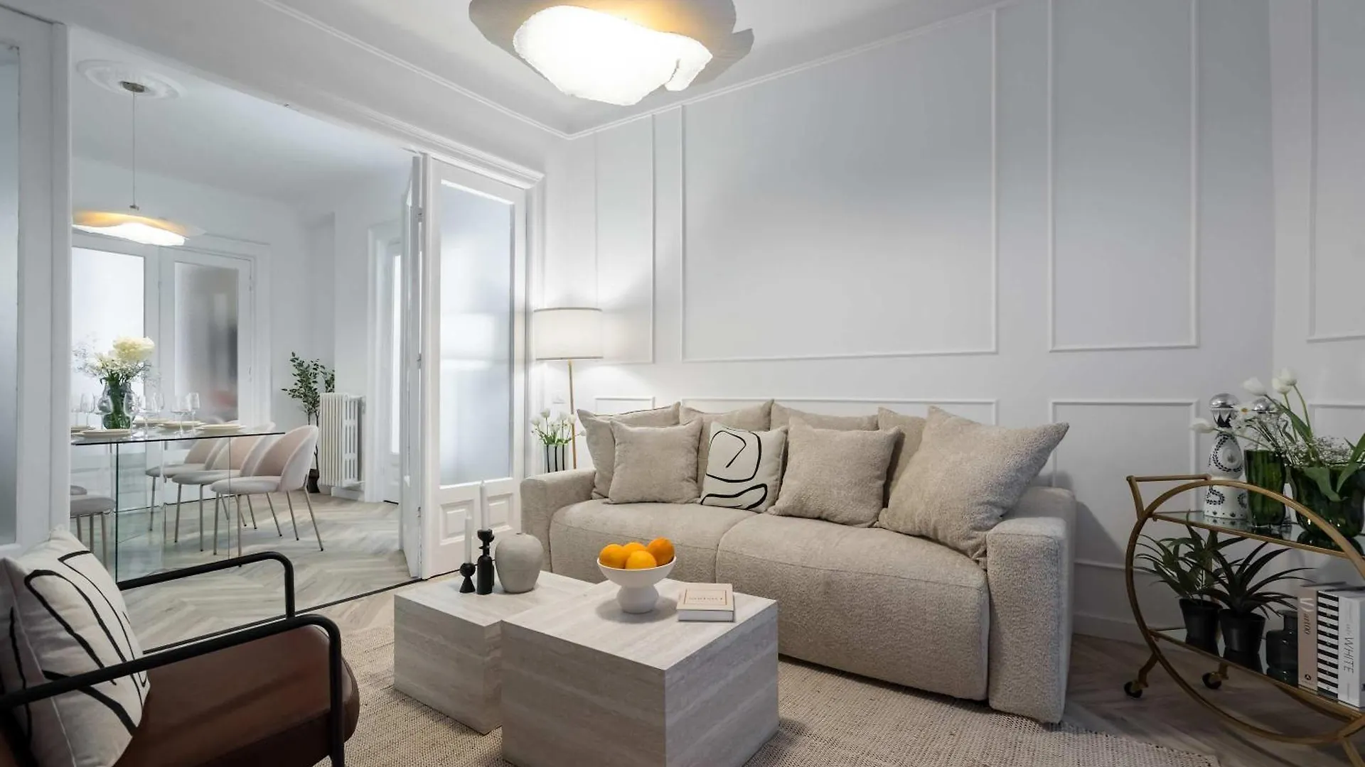Elegant 3Br Retreat - Steps Away Cismigiu Gardens Apartment Bucureşti