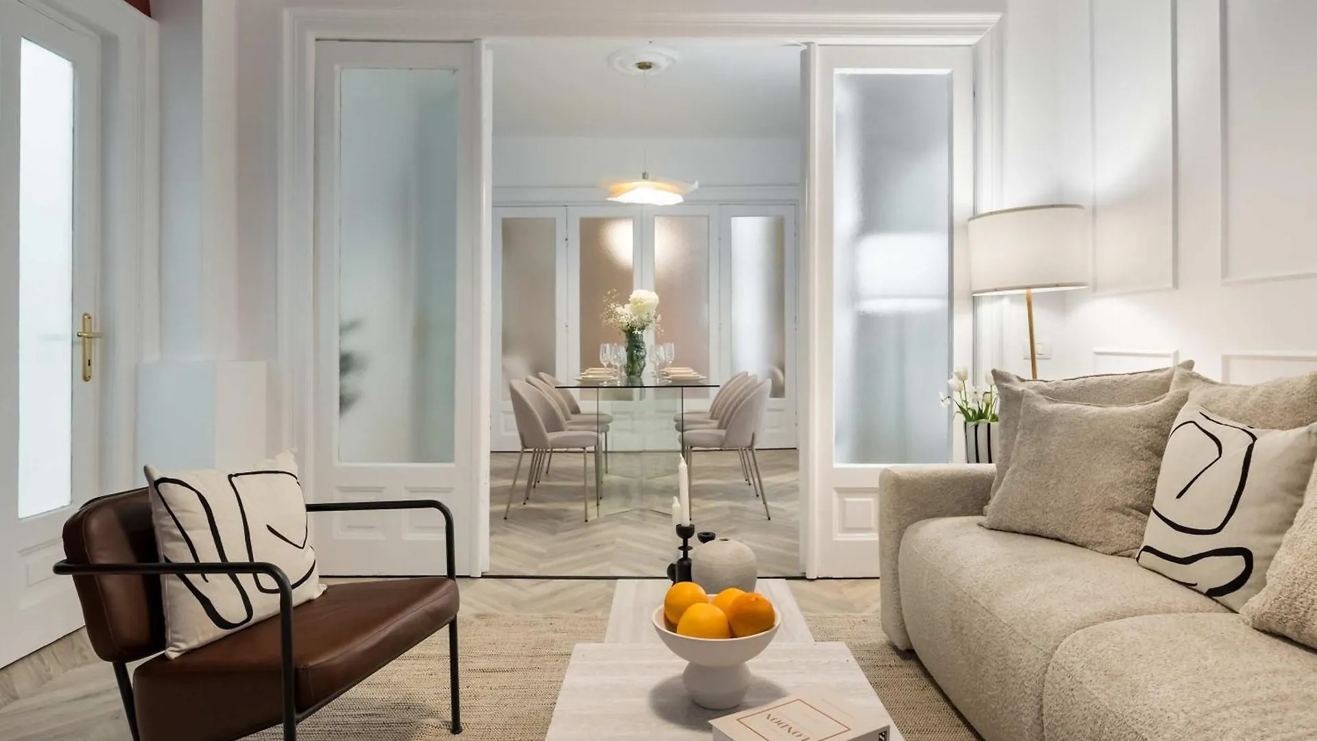 Elegant 3Br Retreat - Steps Away Cismigiu Gardens Apartment Bucharest