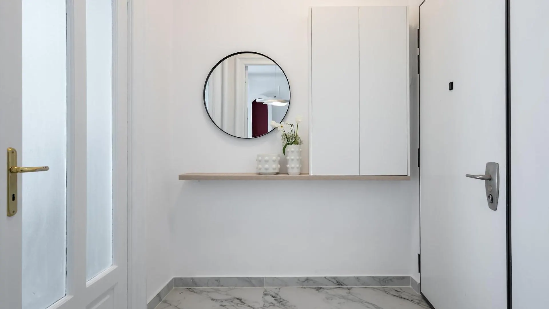 Elegant 3Br Retreat - Steps Away Cismigiu Gardens Apartment Bucharest