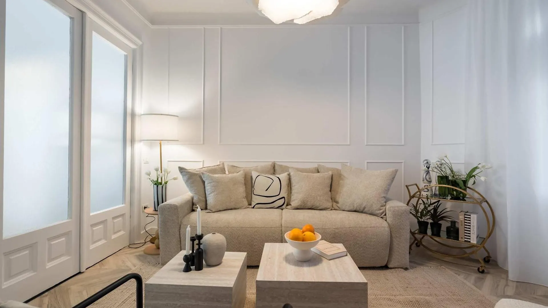 Elegant 3Br Retreat - Steps Away Cismigiu Gardens Apartment Bucharest Romania