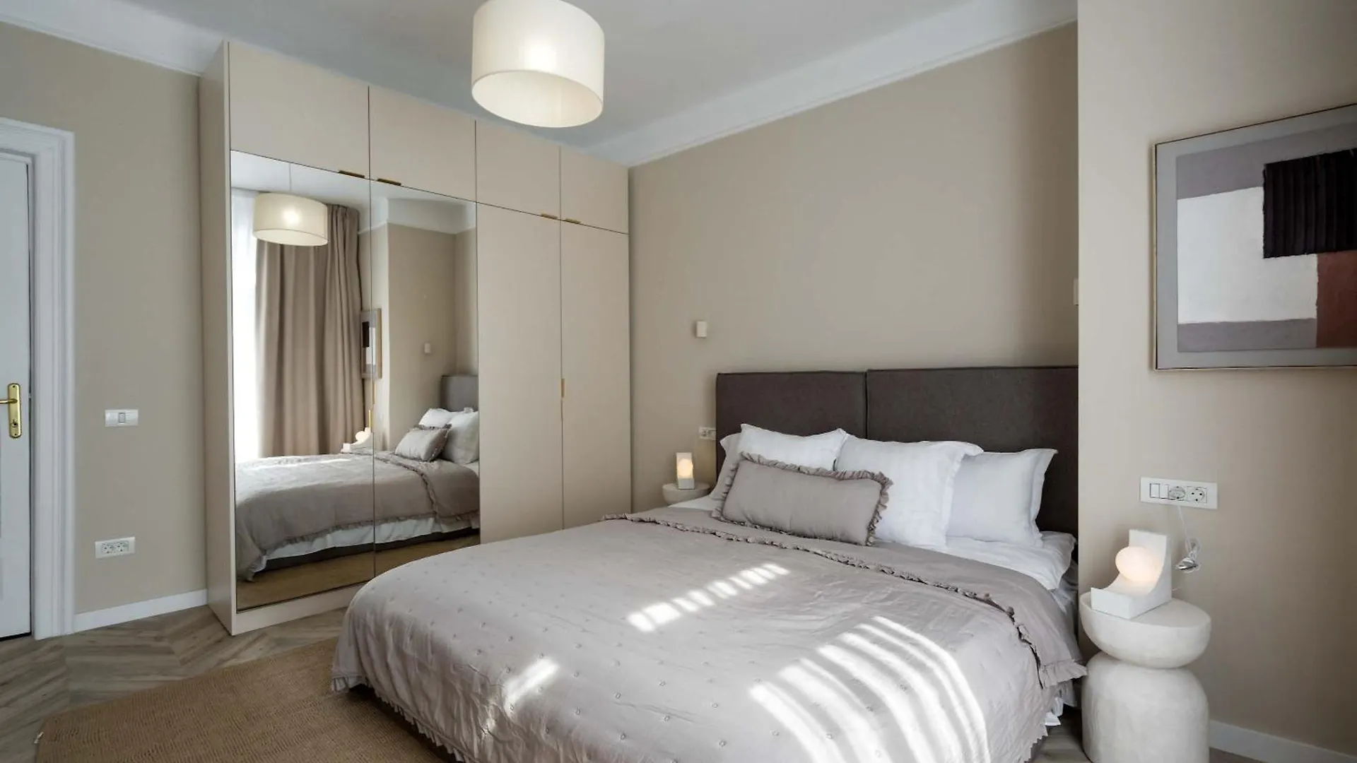 Elegant 3Br Retreat - Steps Away Cismigiu Gardens Apartment Bucharest Romania