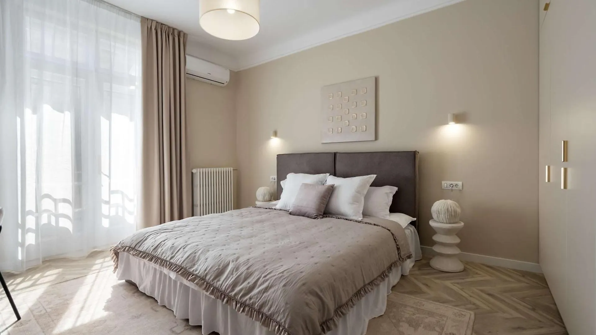 Elegant 3Br Retreat - Steps Away Cismigiu Gardens Apartment Bucharest