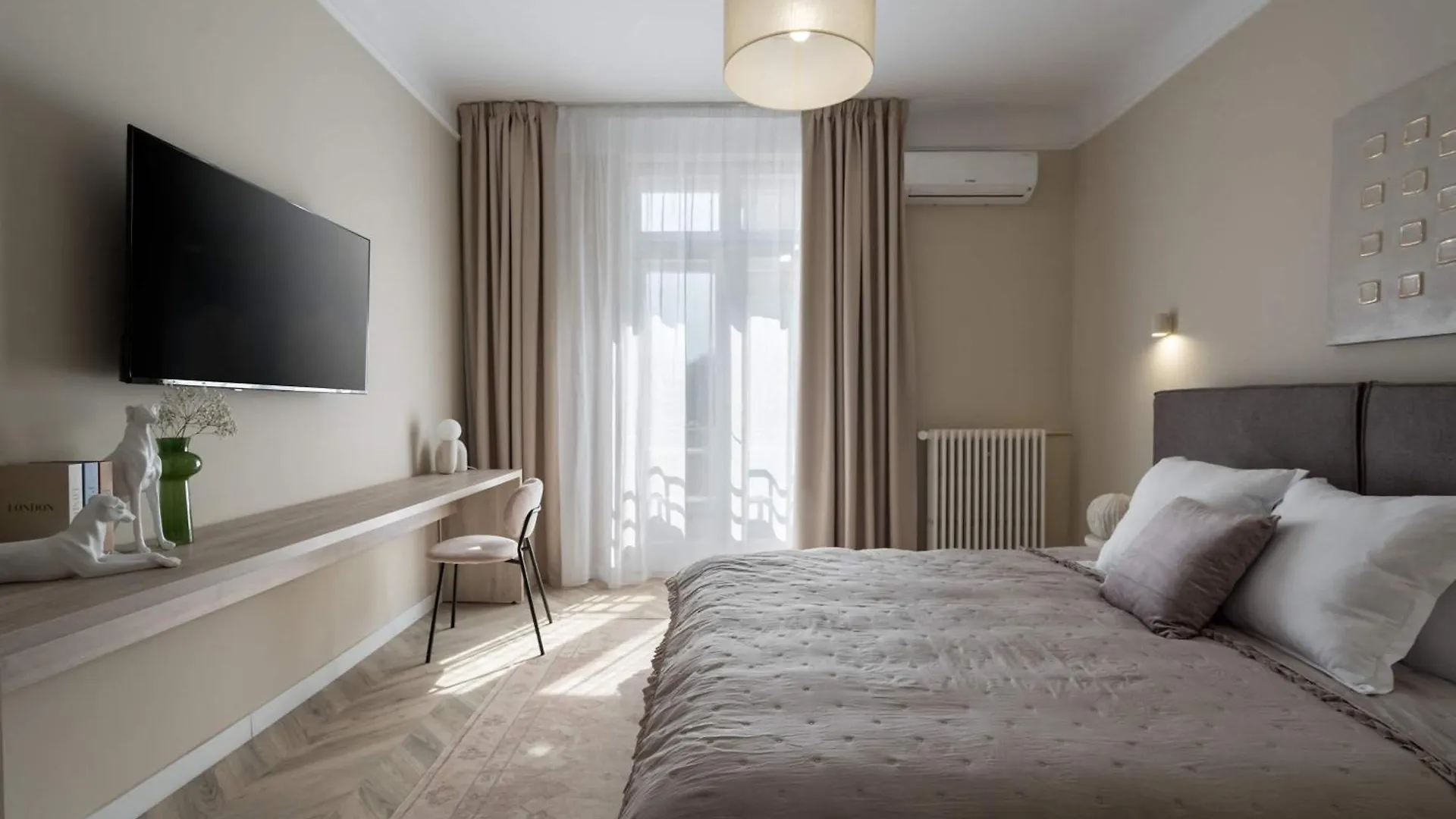 Elegant 3Br Retreat - Steps Away Cismigiu Gardens Apartment Bucharest
