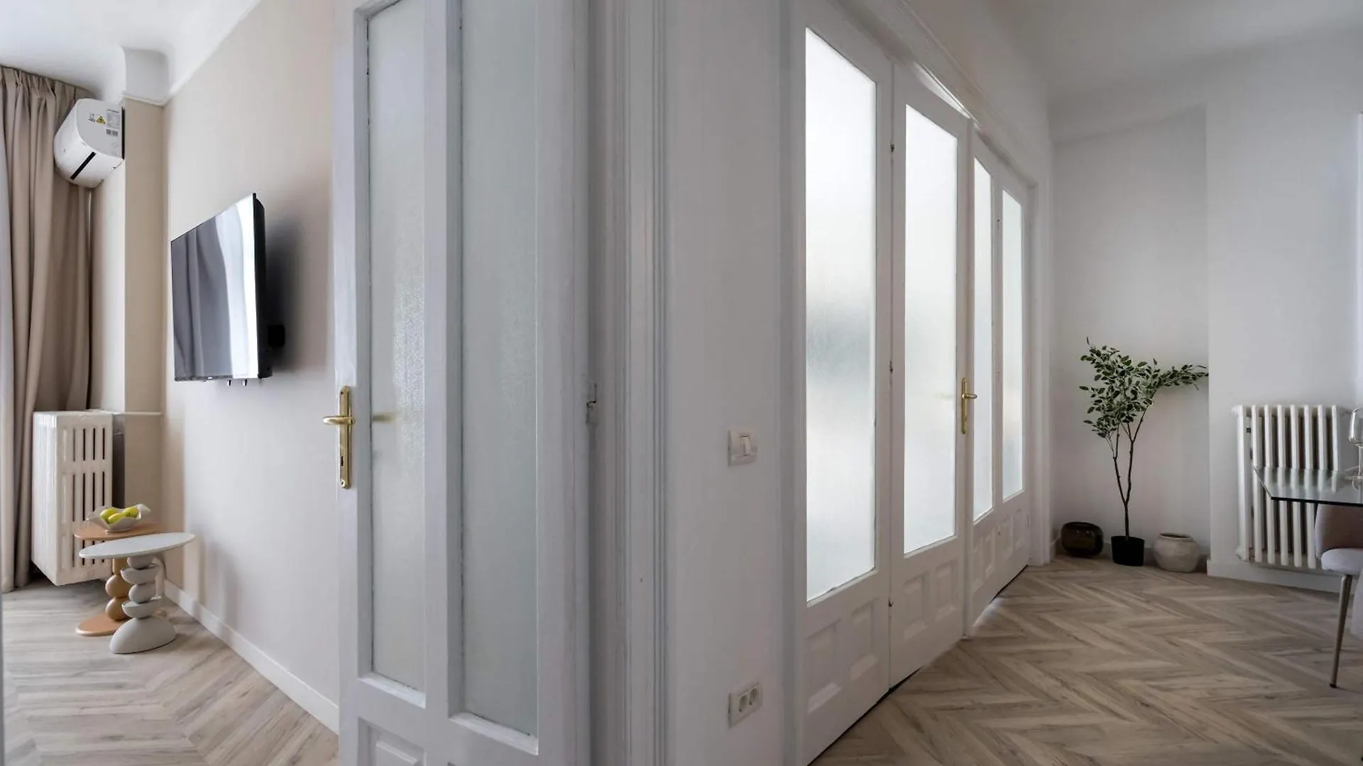 Elegant 3Br Retreat - Steps Away Cismigiu Gardens Apartment Bucharest