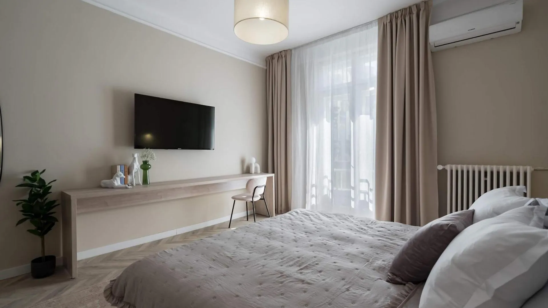 Elegant 3Br Retreat - Steps Away Cismigiu Gardens Apartment Bucharest Romania