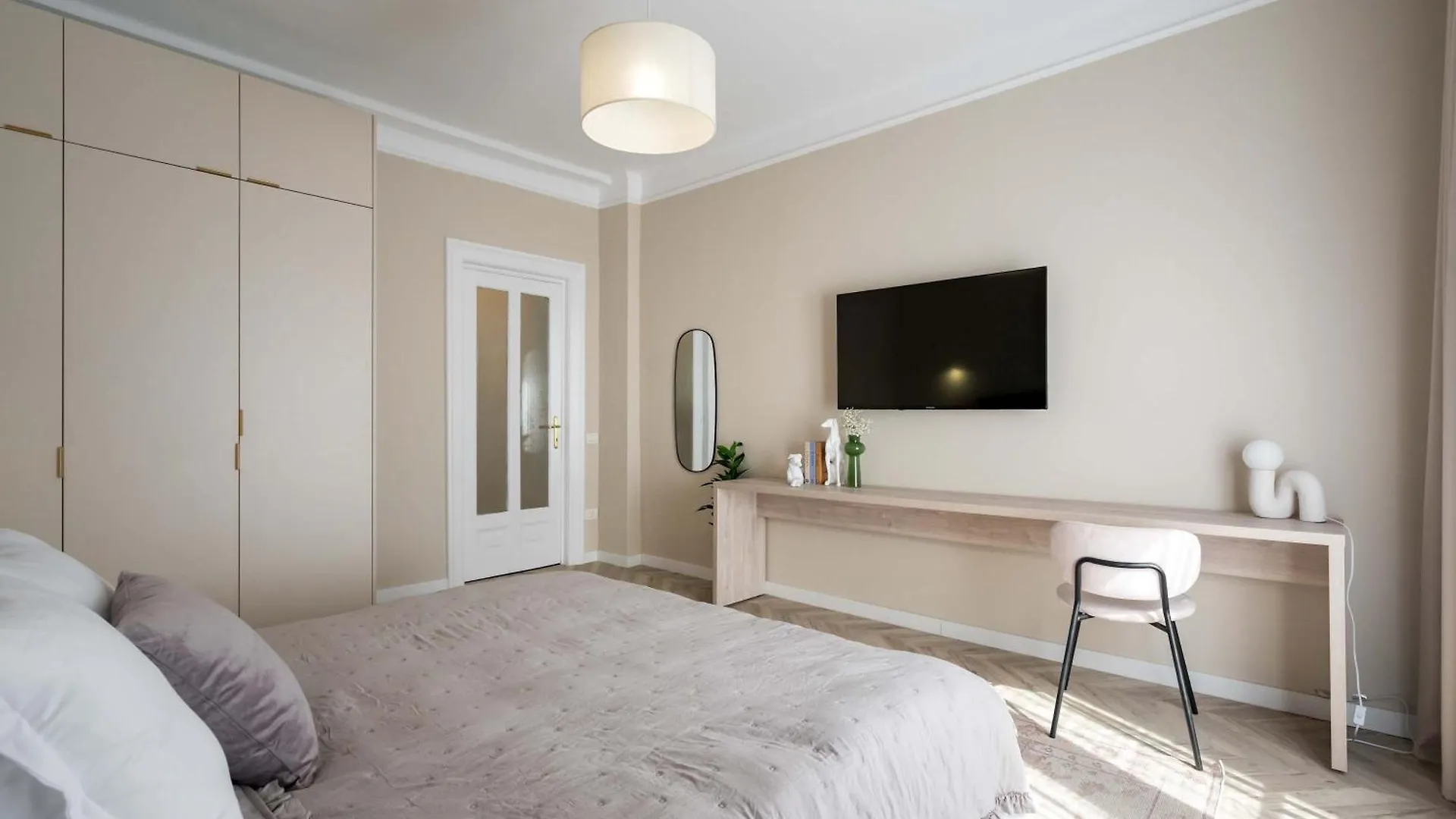 Elegant 3Br Retreat - Steps Away Cismigiu Gardens Apartment Bucharest 0*,  Romania