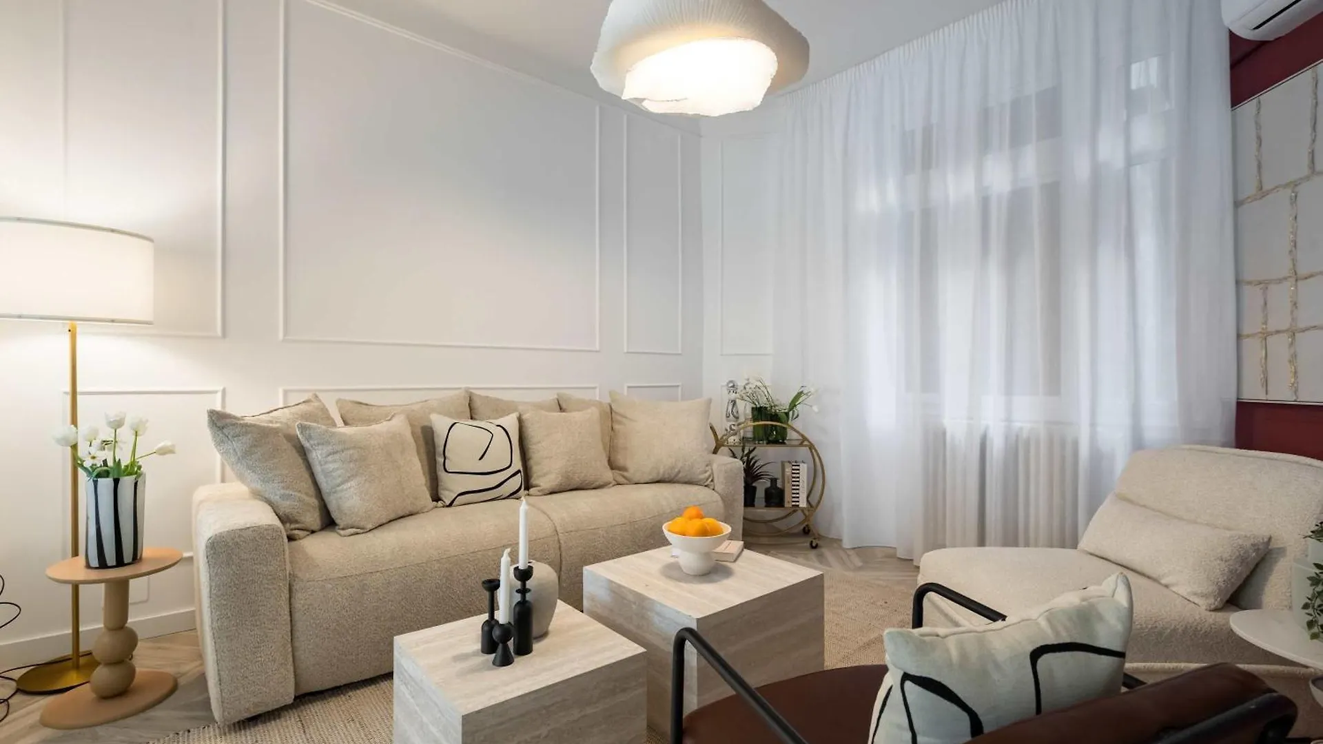 Elegant 3Br Retreat - Steps Away Cismigiu Gardens Apartment Bucharest