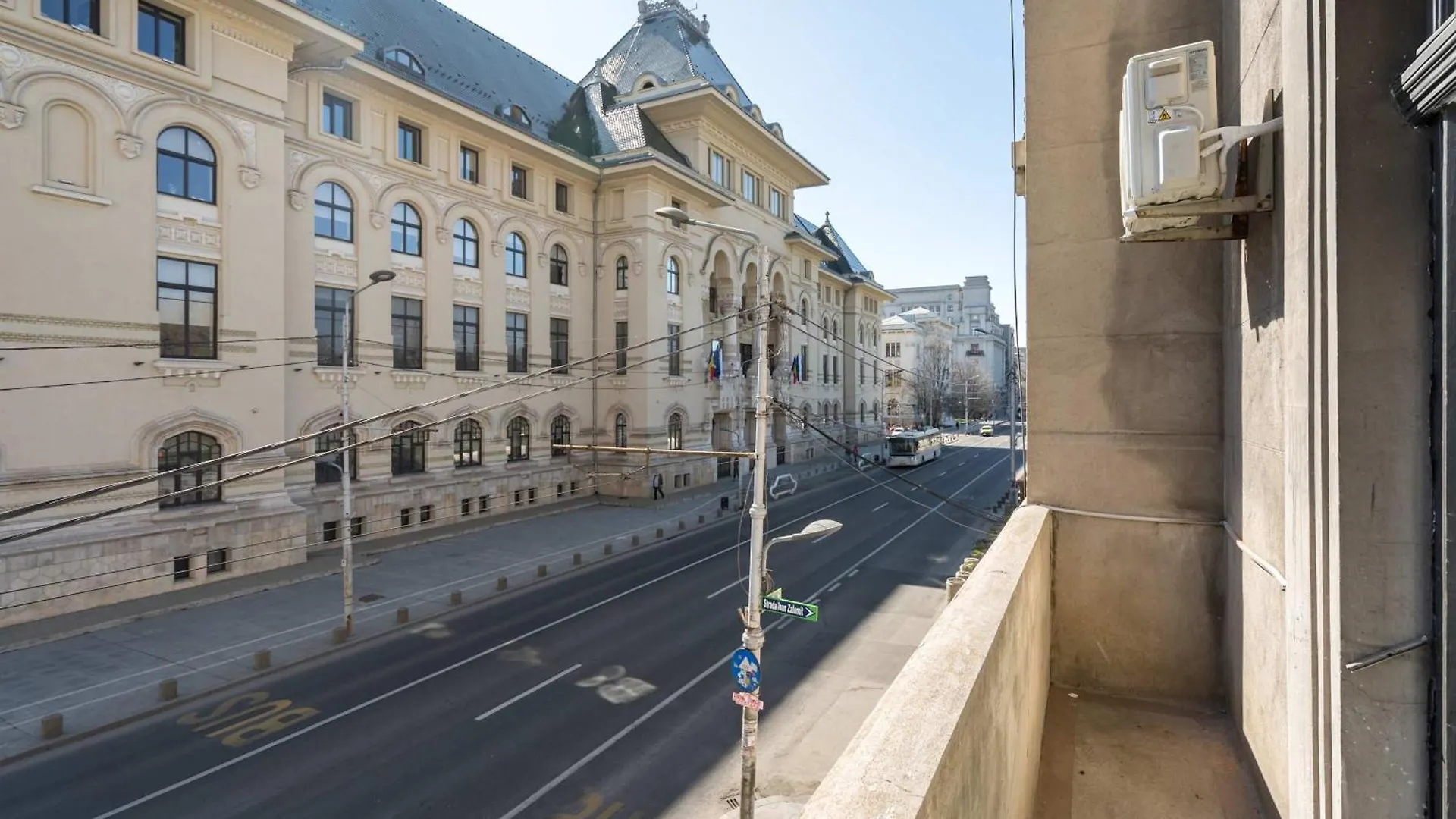 Elegant 3Br Retreat - Steps Away Cismigiu Gardens Apartment Bucharest