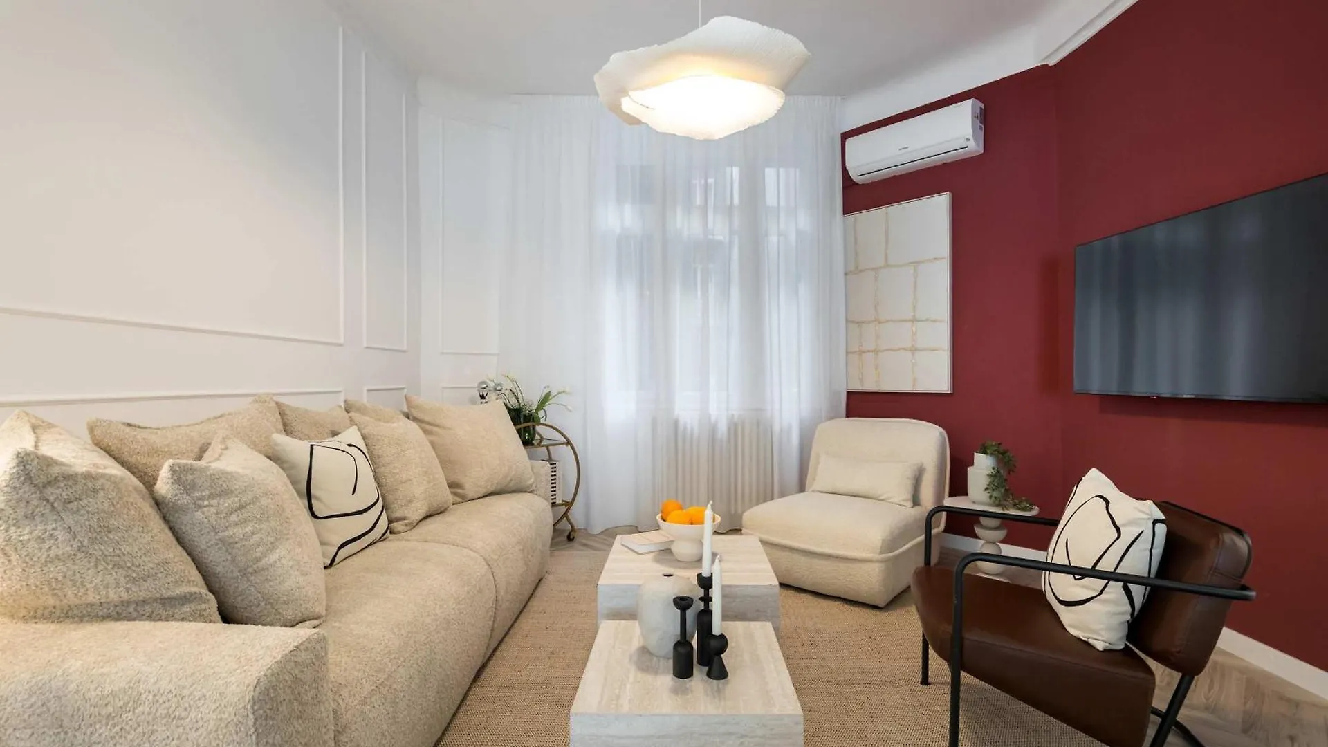 Elegant 3Br Retreat - Steps Away Cismigiu Gardens Apartment Bucharest