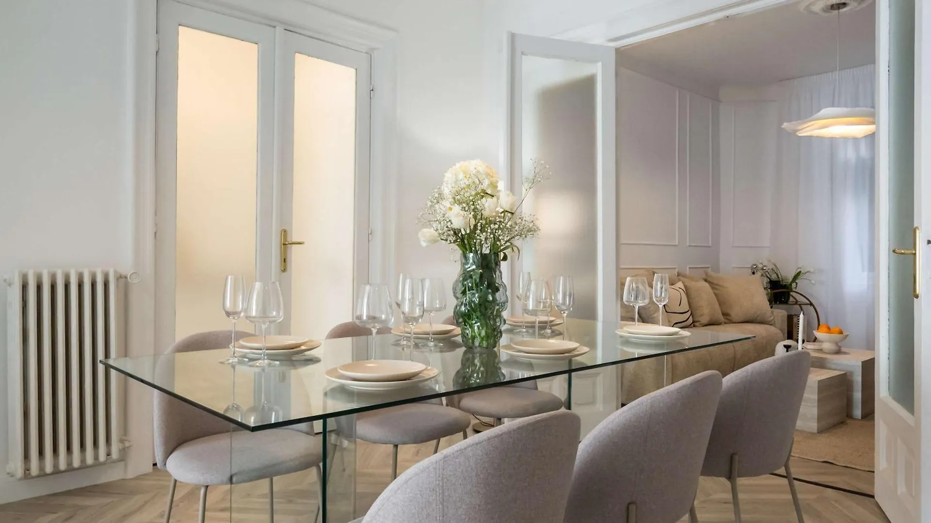 Elegant 3Br Retreat - Steps Away Cismigiu Gardens Apartment Bucharest 0*,