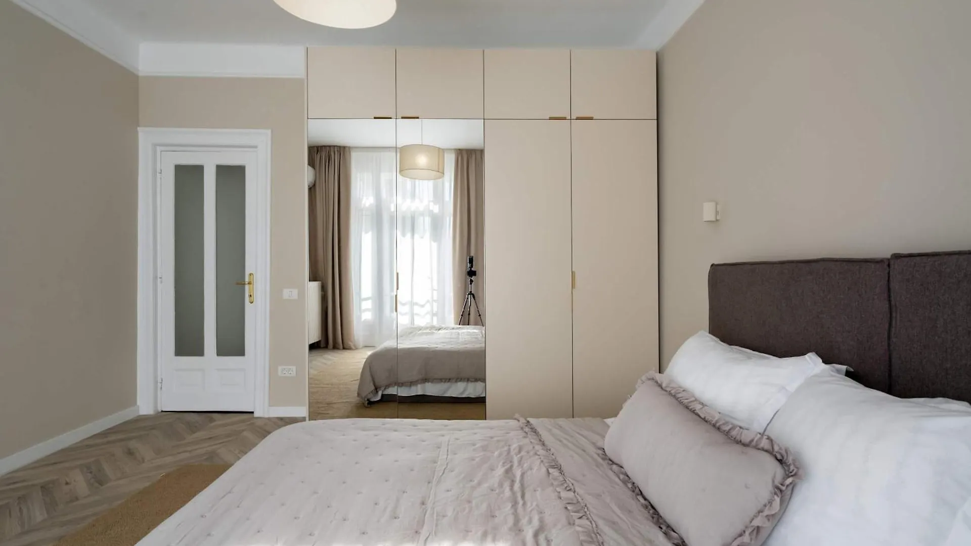 Apartamento Elegant 3Br Retreat - Steps Away Cismigiu Gardens Bucarest