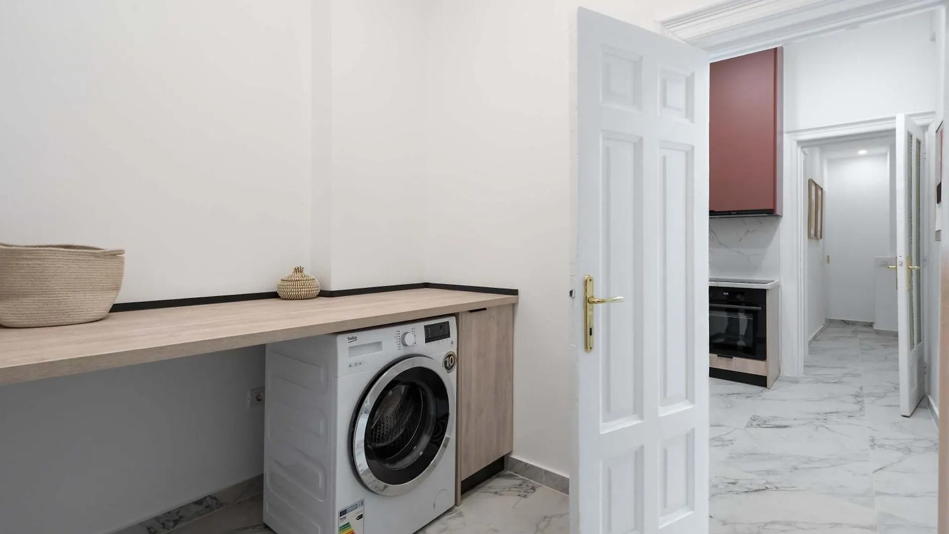 Apartamento Elegant 3Br Retreat - Steps Away Cismigiu Gardens Bucarest Rumanía