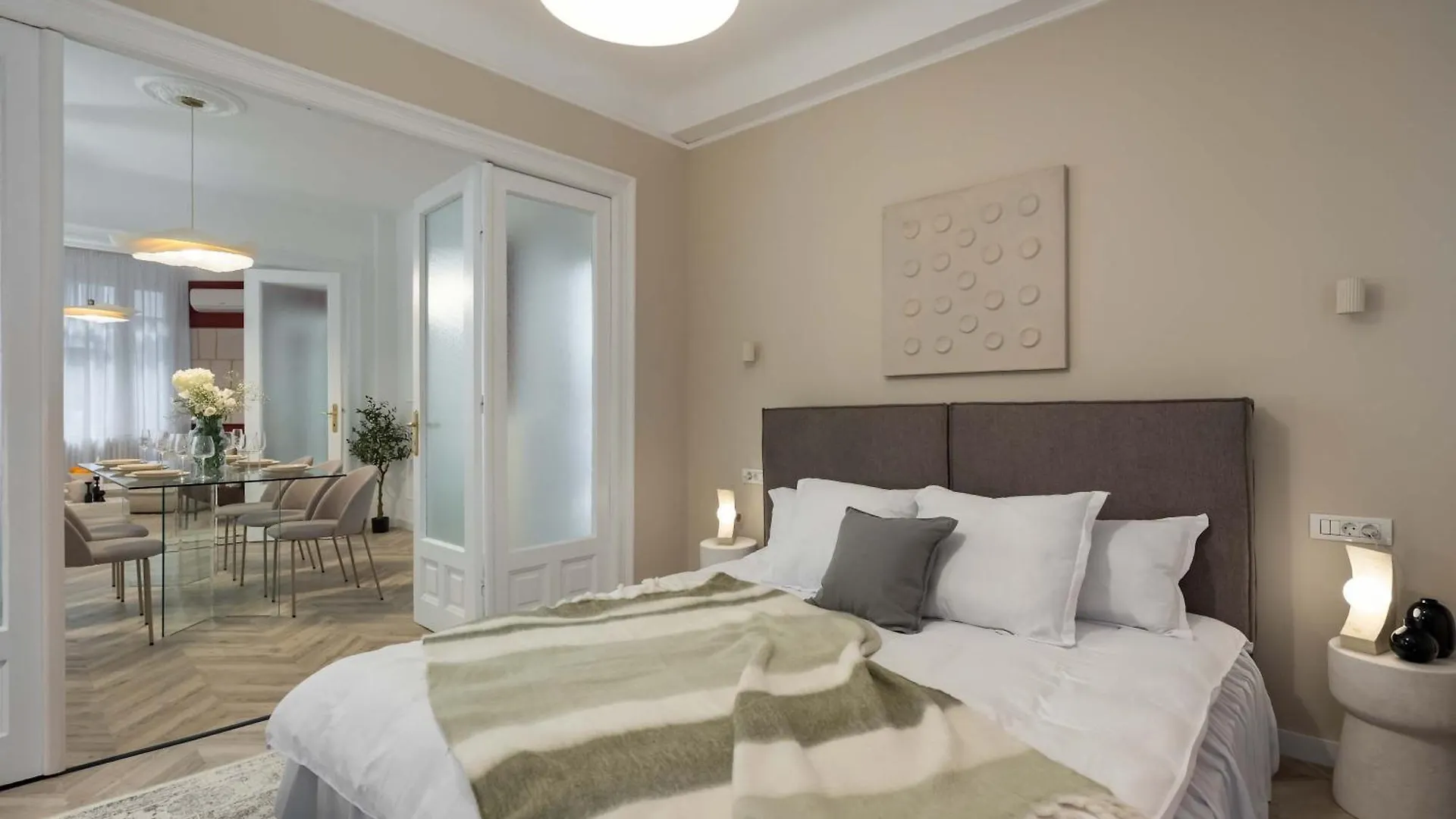 Apartamento Elegant 3Br Retreat - Steps Away Cismigiu Gardens Bucarest Rumanía